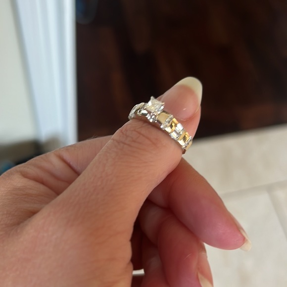Princess cut. Diamond. Engagement Ring - Picture 14 of 16